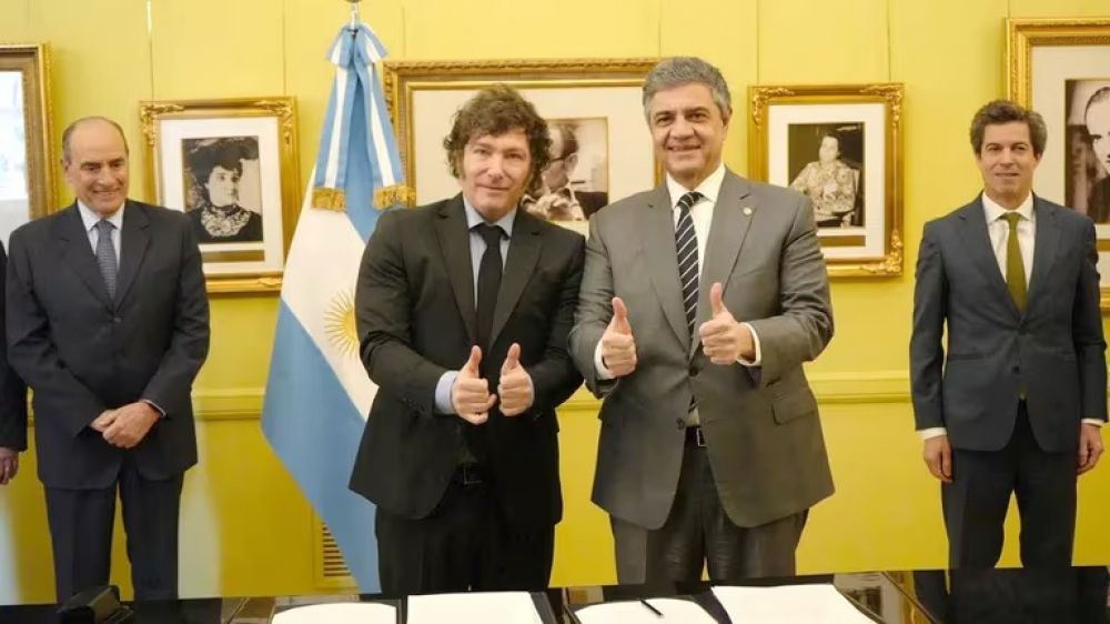 Milei y Macri firmaron el acuerdo por los colectivos: por ahora no habr� aumentos en el boleto