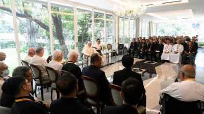 El Papa se reune con los jesuitas de Indonesia, Spadaro: una Compa��a joven