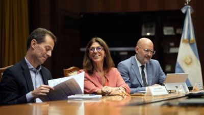 La cada de la recaudacin complica el supervit fiscal