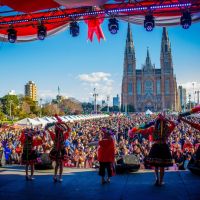 Msica, danzas, gastronoma y ms: La Plata palpita una nueva edicin de Per Vive