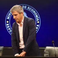 El Gobierno sostiene el ajuste ante la baja del impuesto PAIS y busca cumplir este mes la ltima meta con el FMI