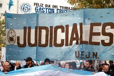 Judiciales, tras la violenta represin de la semana pasada, replica el banderazo y confirma un nuevo paro nacional