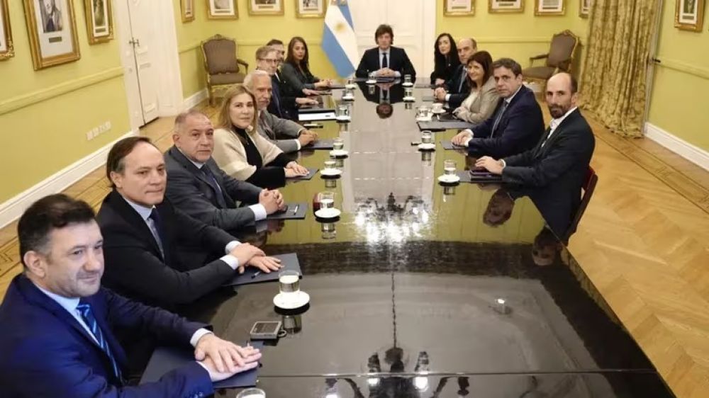 En un da clave, Milei, Villarruel y Francos recibieron a un grupo de senadores dialoguistas en Casa Rosada