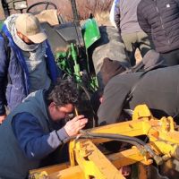 Promueven el manejo eficiente de tractores para trabajadores rurales de Ro Negro