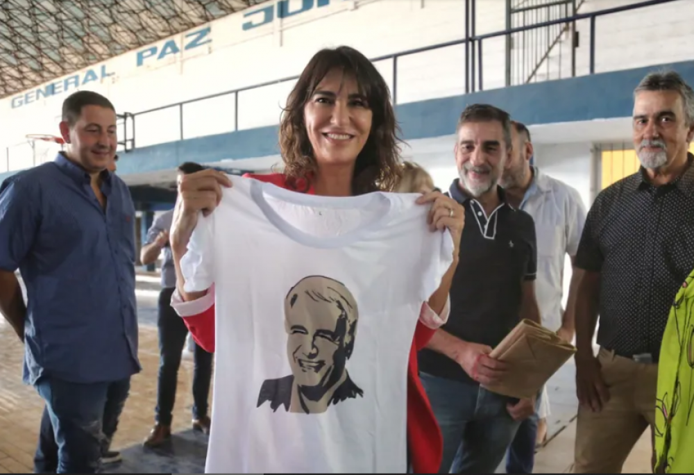 En plan rebelde, Natalia de la Sota cede al PJ barrial la vidriera en el homenaje al fundador del cordobesismo