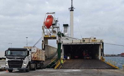 El transporte de la basura, en peligro de nuevo: La naviera que subcontrata Urbaser se queda sin buques