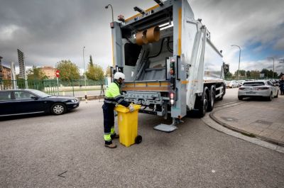 Espan y sancionan a empleados de la limpieza urbana