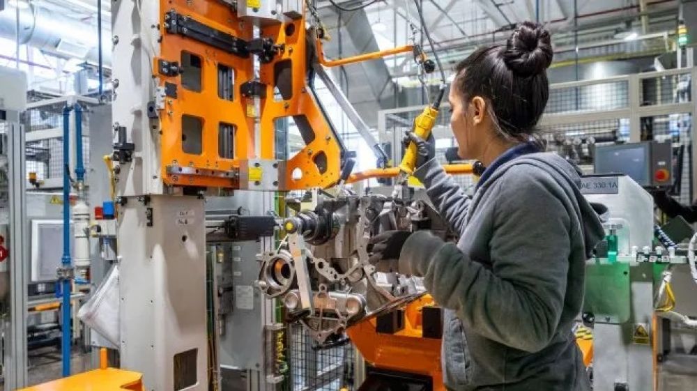 Industria: la UIA anticip una nueva cada mensual en agosto y el sector espera repunte recin desde fines de 2025