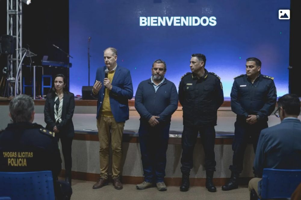 ACIERA reconoci a travs del programa Iglesia Presente a las fuerzas de seguridad de Almirante Brown