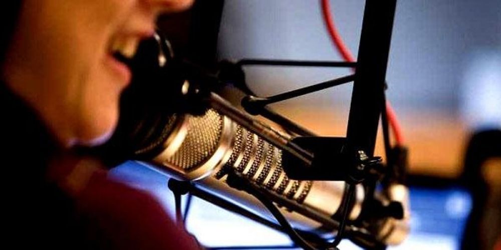 Locutores de radio cierran aumentos salariales retroactivos a julio