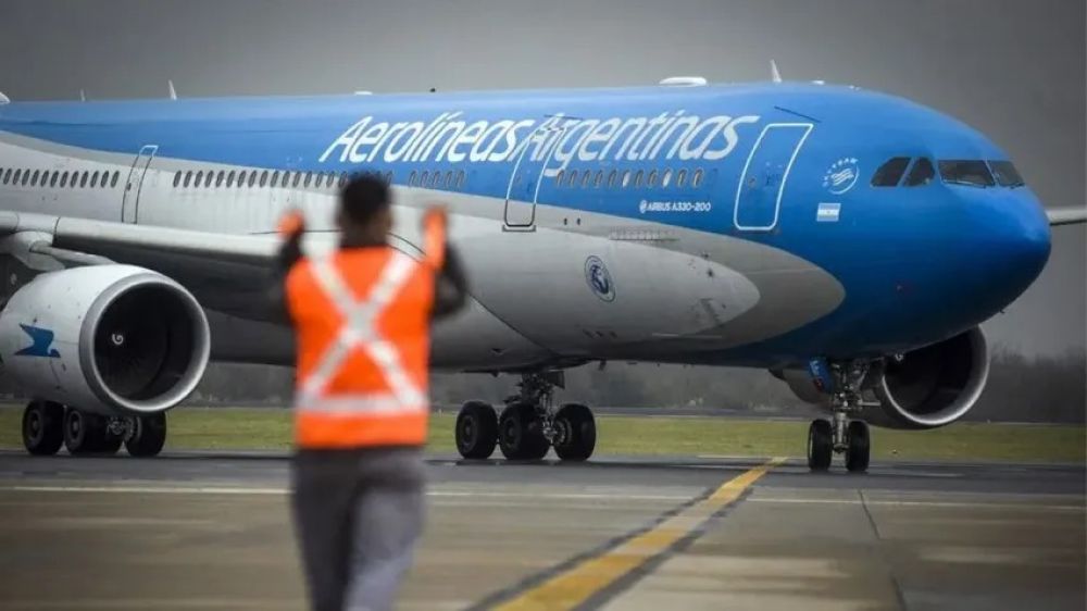 Aerolneas: el Gobierno refuerza la embestida contra gremios y explora variantes