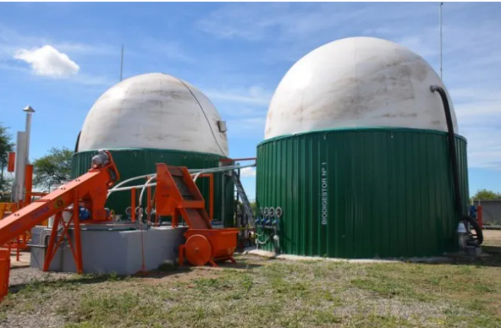 Bernarte interesado en biodigestores para tratar la basura y producir energa limpia