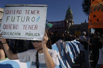 Las universidades salen a la calle en contra del veto de Javier Milei