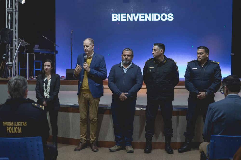 ACIERA reconoci a travs del programa Iglesia Presente a las fuerzas de seguridad de Almirante Brown