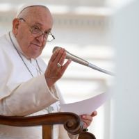 El Papa Francisco suspende sus audiencias por un estado gripal leve