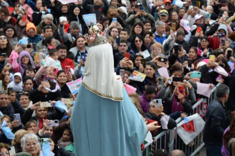 Multitudinaria celebracin en honor a la Virgen en San Nicols