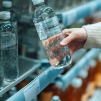 Crece el consumo de agua embotellada pese a las dudas sobre su seguridad