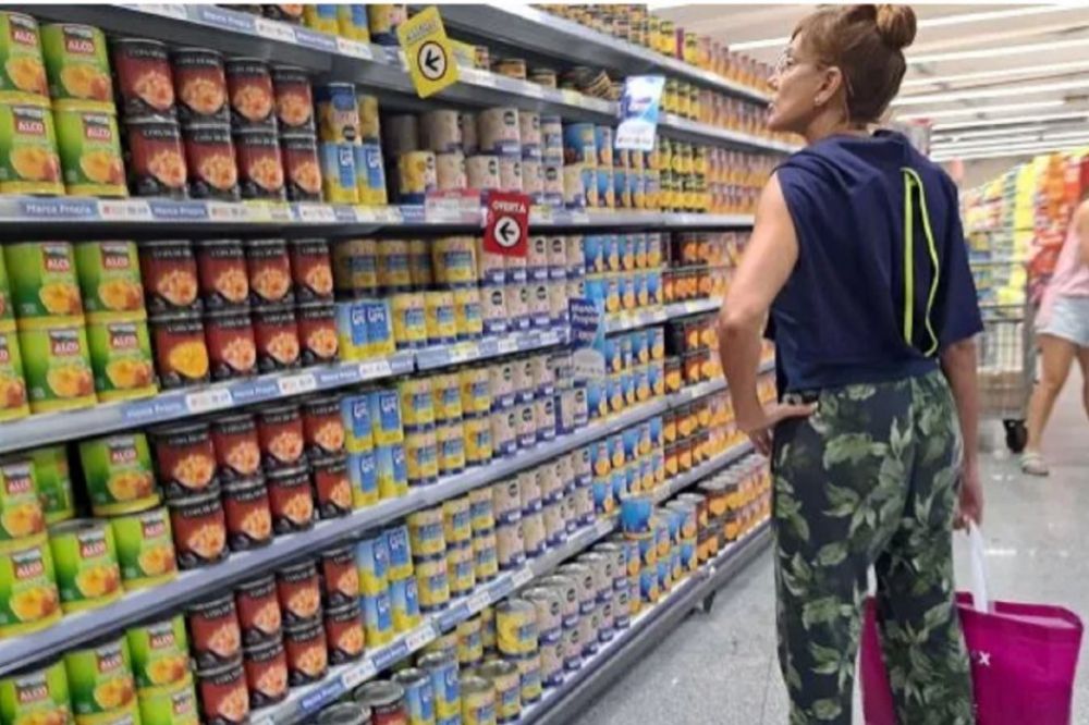 Pobreza: con el actual nivel de precios y baja de ingresos, las familias dejan de comprar alimentos