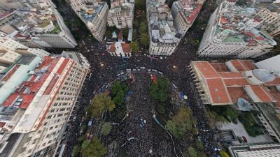 El Gobierno busca desinflar la marcha del 2 con reuniones y algunas promesas