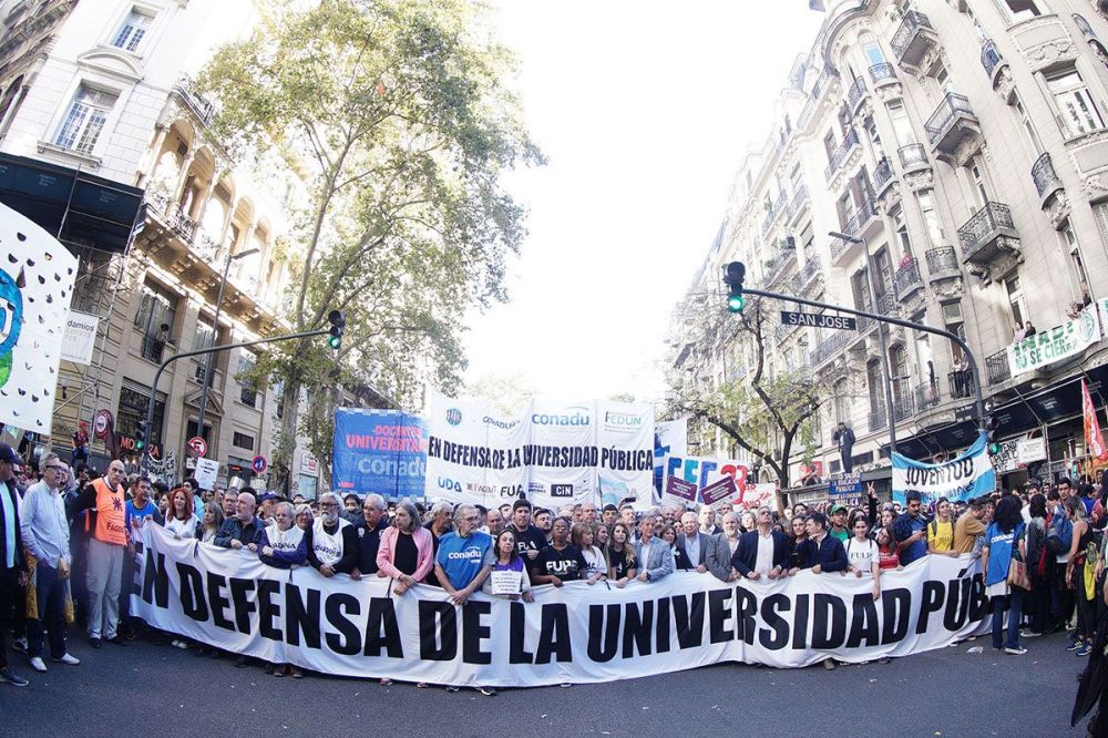 Luego del chantaje oficial, los gremios universitarios dicen que la marcha ser an ms masiva