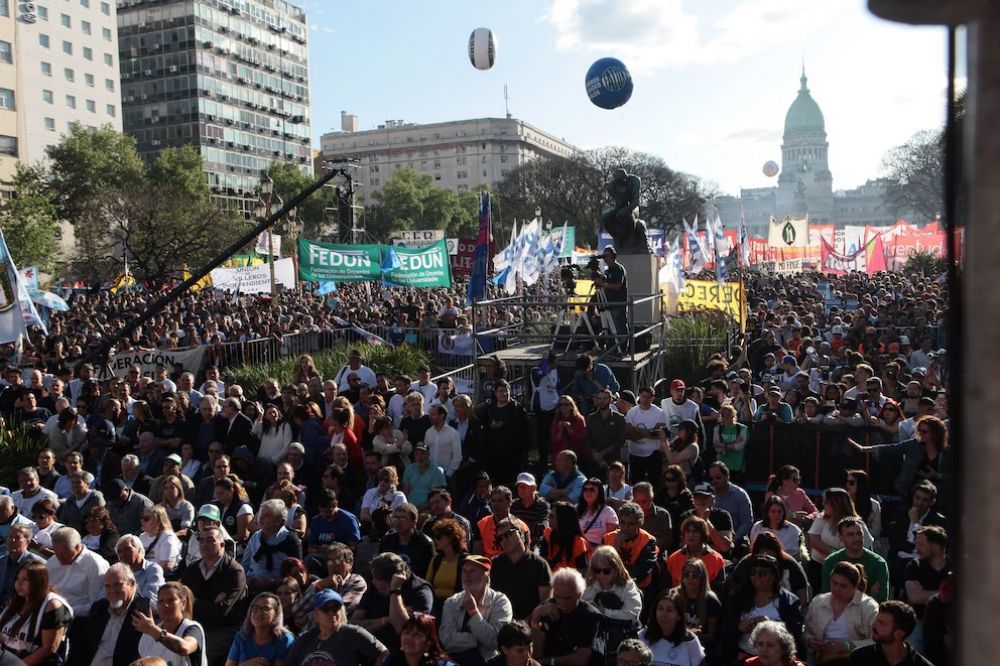 El Gobierno vet la ley de Financiamiento Universitario tras la multitudinaria marcha por la educacin pblica