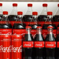 Coca Cola planea despedir a cientos de trabajadores en Alemania: as es su plan de reestructuracin