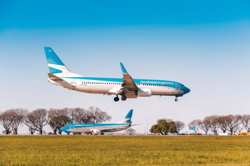 Financial Times resalt que Milei fue a la guerra contra los sindicatos de Aerolneas Argentinas