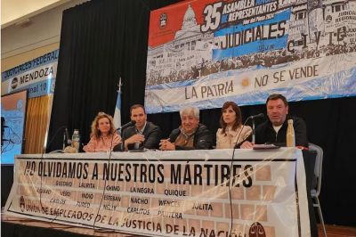 El juez Ariel Lijo particip de un acto sindical convocado bajo consignas contra Milei