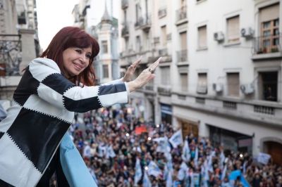 Cristina Kirchner se mueve como candidata, asume el protagonismo del PJ y apuesta a revitalizar su liderazgo