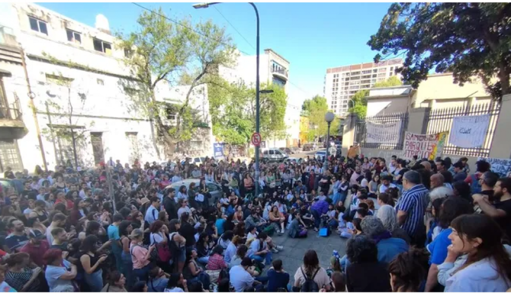 ATE defini avanzar en la toma del Hospital Mental Laura Bonaparte tras el anuncio de cierre