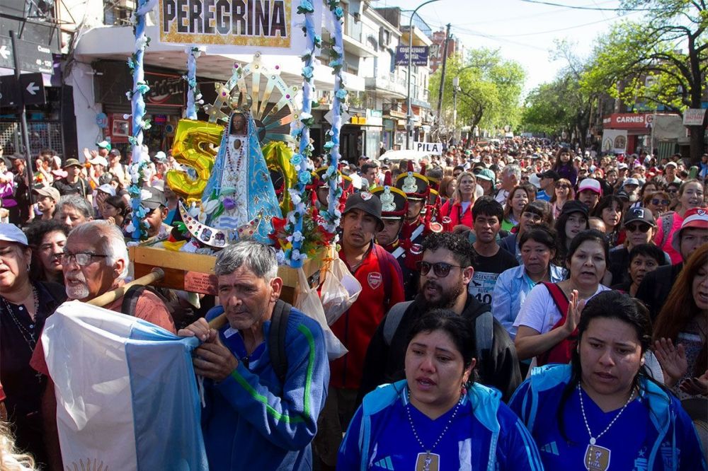 Multitudinaria caminata a Lujn: la plegaria de un pueblo que busca algo en qu creer