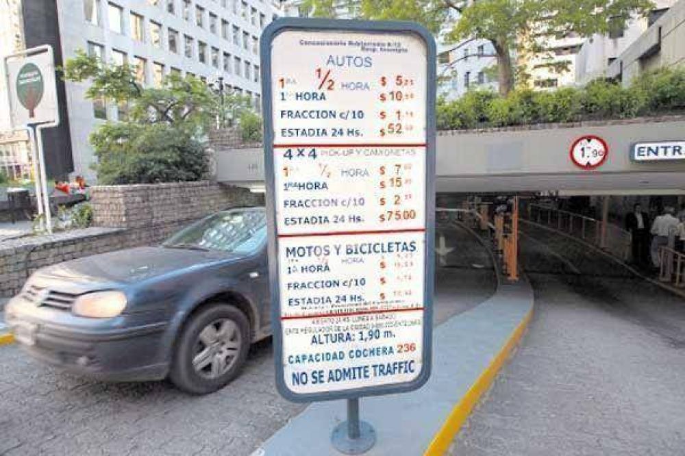 Estacionar en el centro ya sale $ 10 la hora