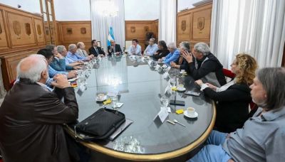 Otro golpe a los sindicatos: el Gobierno liberaliza aportes a las obras sociales
