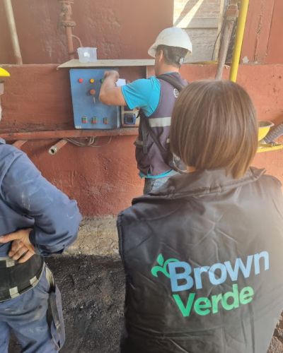 ACUMAR y el Municipio de Almirante Brown clausuraron una qumica del parque industrial que contaminaba el Arroyo del Rey