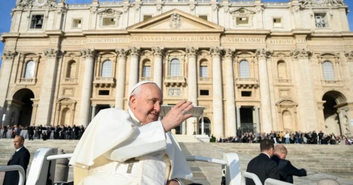 El Papa Francisco invita a rezar el Rosario cada día durante el mes de ...