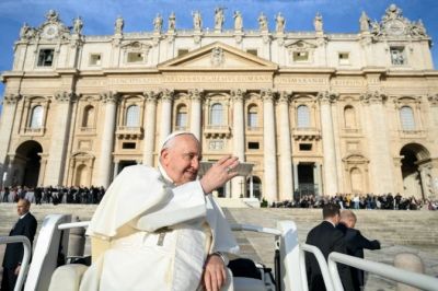 El Papa Francisco invita a rezar el Rosario cada da durante el mes de octubre