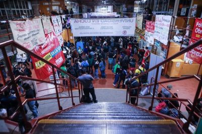 Universidades: militantes libertarios tiraron gas pimienta a estudiantes de la UNQ durante una asamblea