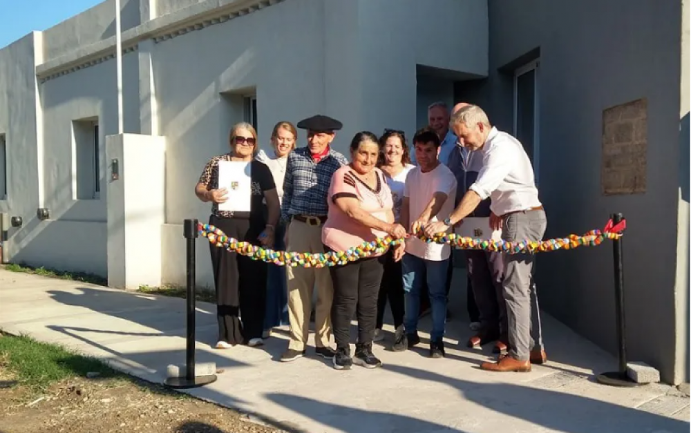 Rogelio Frigerio inaugur 4 viviendas de ladrillos PET en Crespo