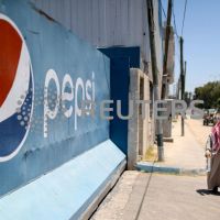 Exclusiva-En Cisjordania, los embotelladores de Pepsi y Coca-Cola enfrentan escasez de latas y azcar