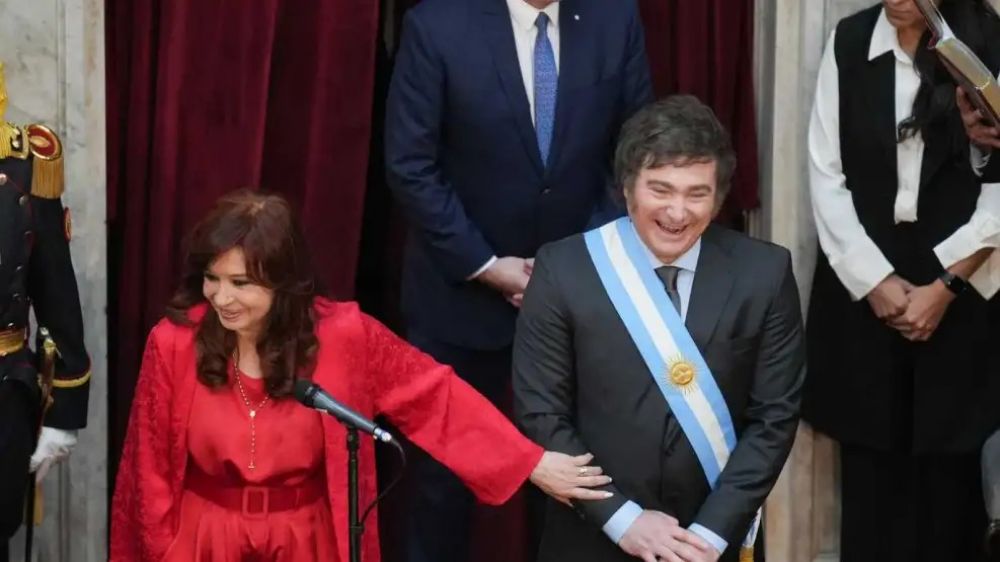 Cristina Kirchner volvi� a cruzar a Javier Milei: 