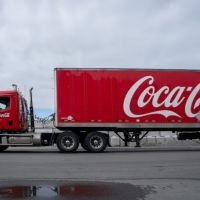 Precios ms altos impulsan ingresos de Coca-Cola: la empresa eleva sus previsiones