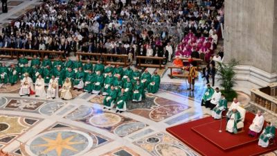 El Papa invita a la Iglesia a 