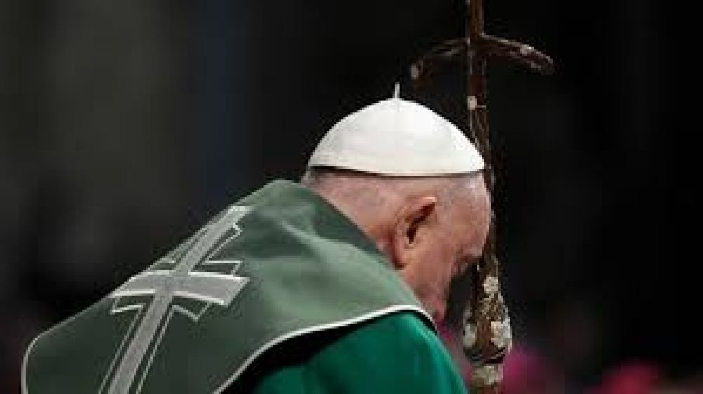 El Papa: Una Iglesia sinodal de pie que recoge el grito de los que sufren