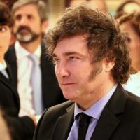 Javier Milei rinde examen en la Mediterrnea, la tribuna cavallista que lo aplaude, pero tambin le pega