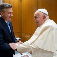 Encuentro del gobernador Zdero con el Papa Francisco: El Santo Padre envi bendiciones para todos los chaqueos