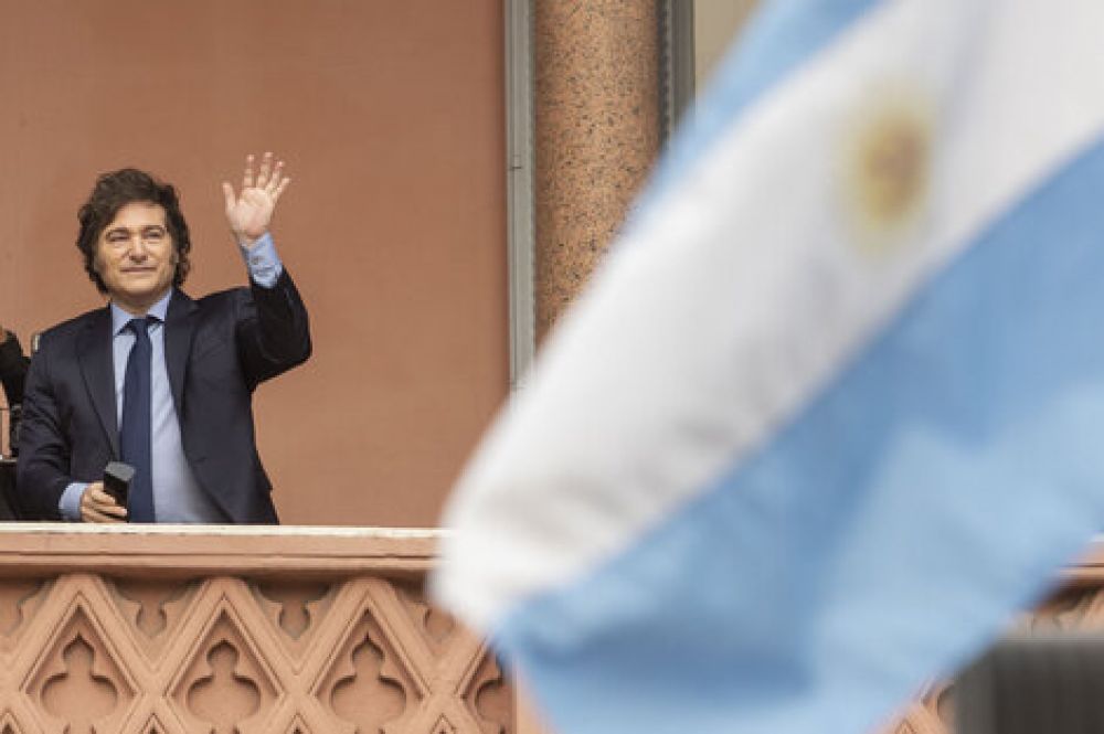 Encuesta exclusiva: Milei pierde 3 a 0 con Aerolneas, la universidad y los jubilados