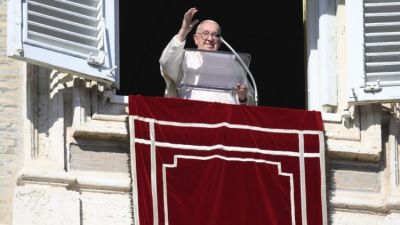 El Papa en el ngelus: La fuente de todo es el amor