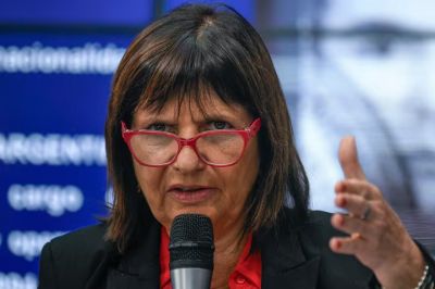 Bullrich habl de una situacin indita en Aeroparque y advirti a los gremios en Aerolneas e Intercargo