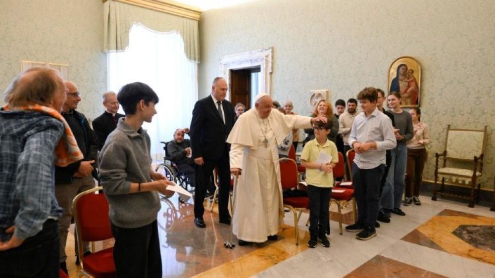 El Papa: Cercana con los que sufren, con un gesto gratuito o una mirada sincera