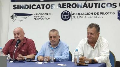 Los gremios aeronuticos vuelven a reunirse con las autoridades de Aerolneas Argentinas para ver si destraban el conflicto en medio de la tregua